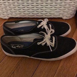 Classic Black Keds